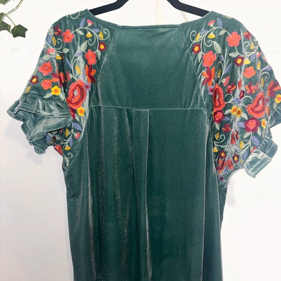 Umgee Teal Velvet Top with Pink Tag Detail - Picture 5 of 5